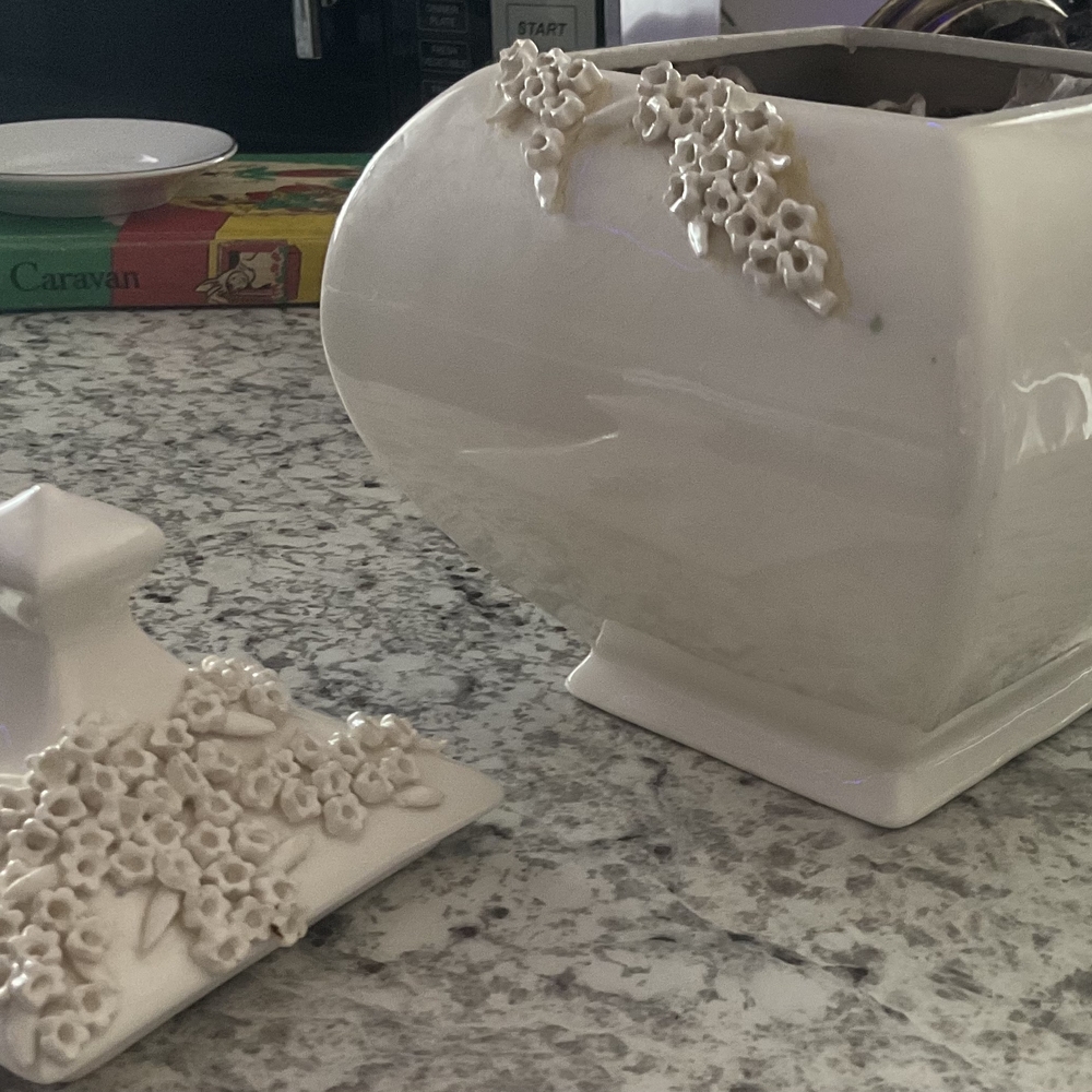 Elegant White Ceramic Box with Floral Design - Picture 8 of 9